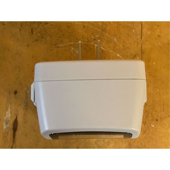 Emerson Research (JMK2442) SmartSet Digital Lamp Control Security Timer & Outlet - Picture 6 of 8